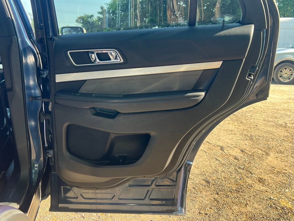 Used 2017 Ford Explorer XLT w/ Equipment Group 202A FWD image 16
