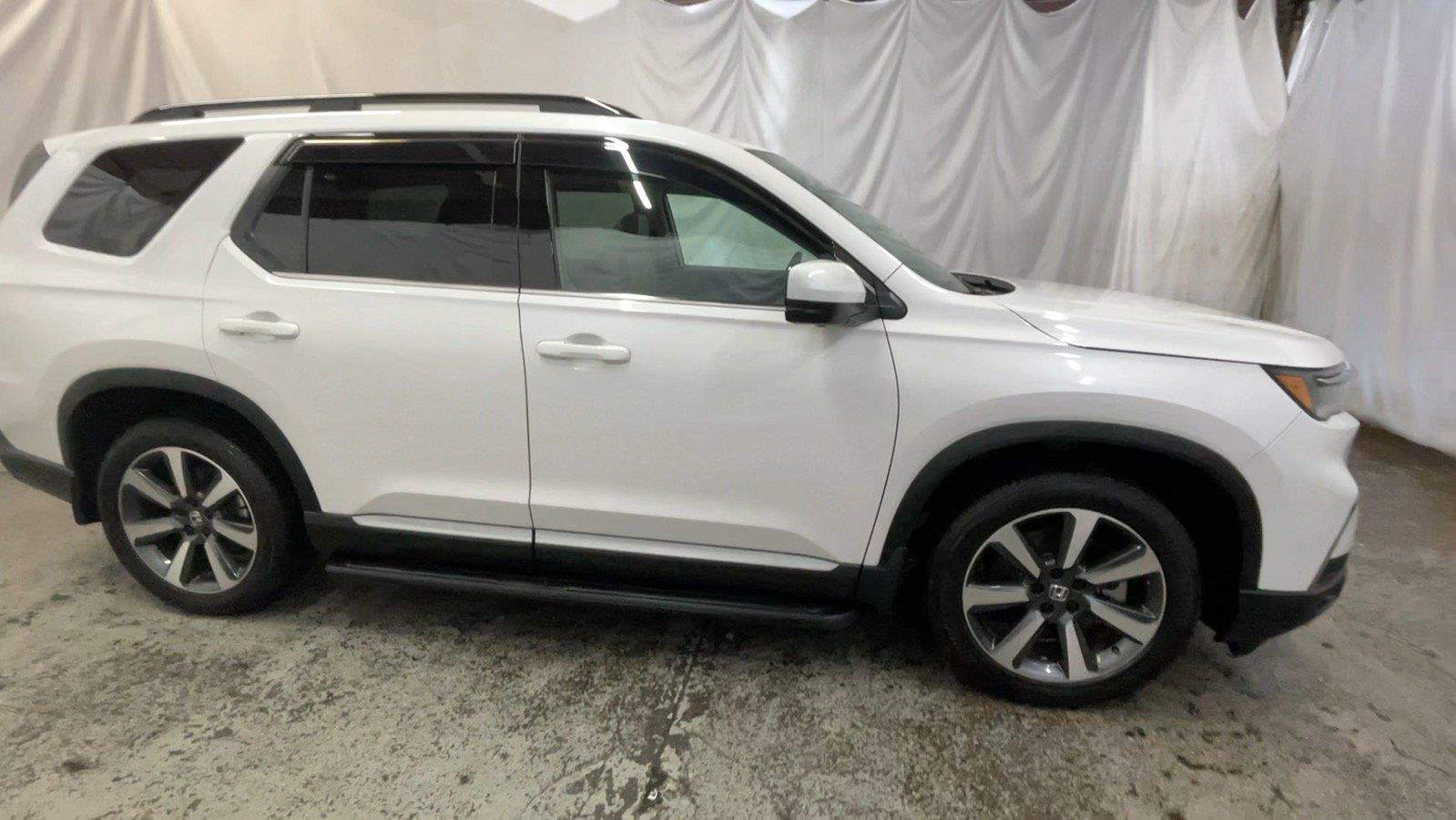 Used 2025 Honda Pilot Elite image 4