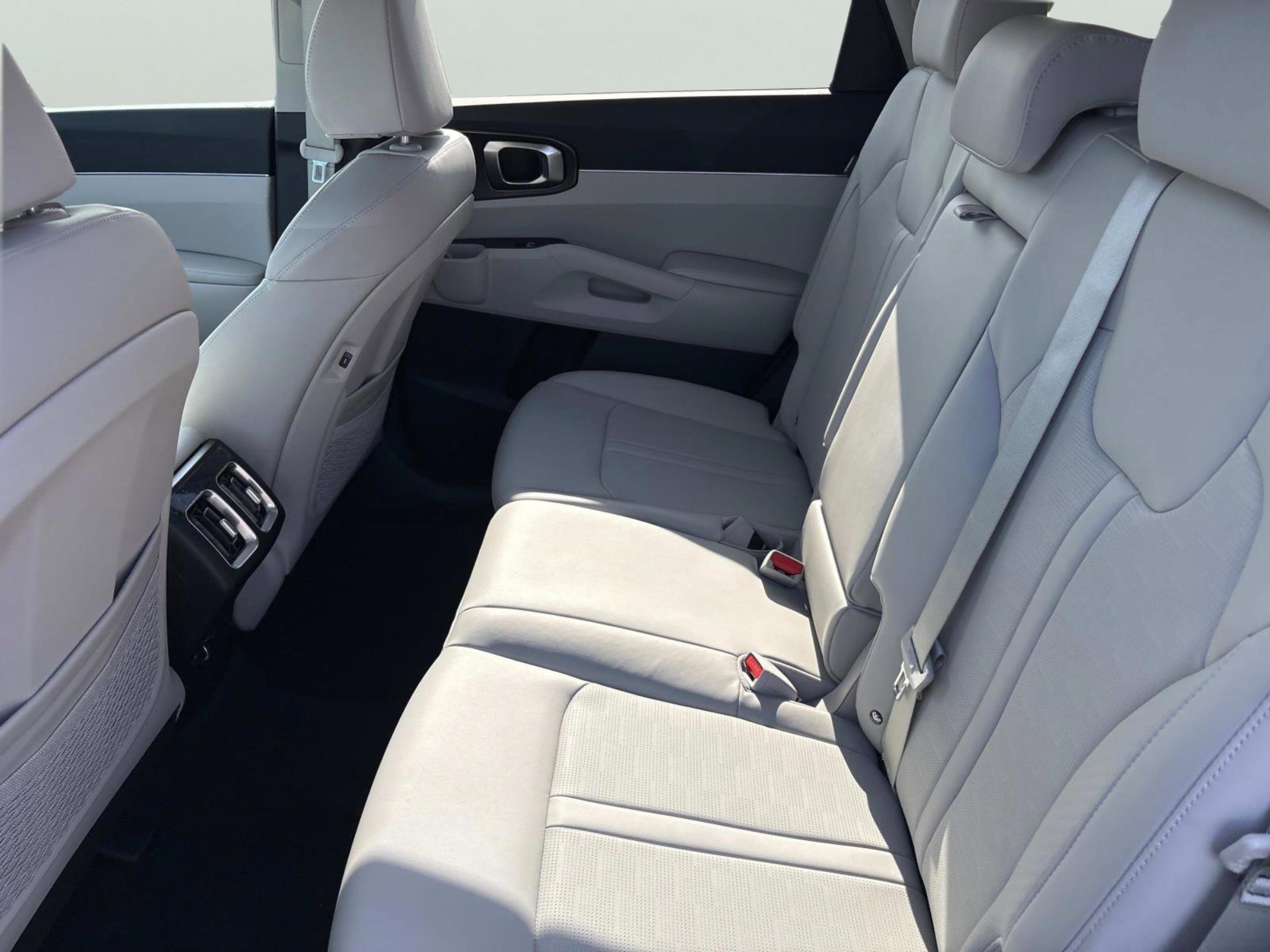 New 2025 Kia Sorento S w/ Panoramic Sunroof Package image 17