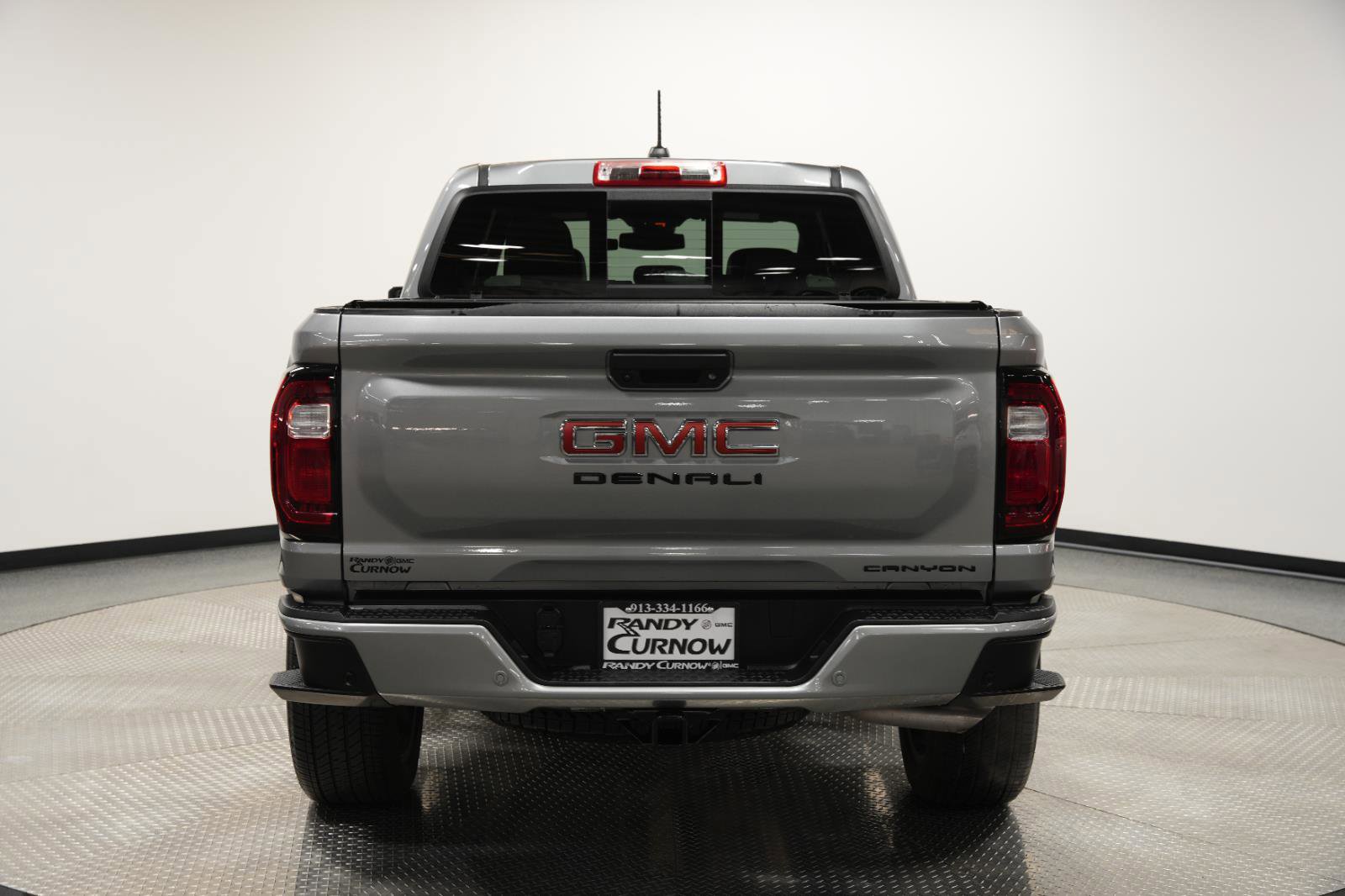 Used 2025 GMC Canyon Denali image 6