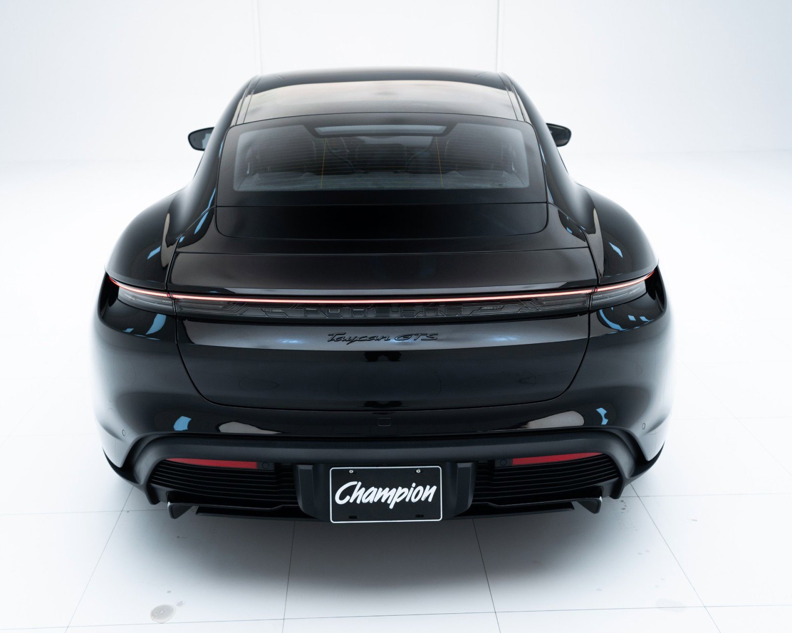 New 2026 Porsche Taycan GTS image 10