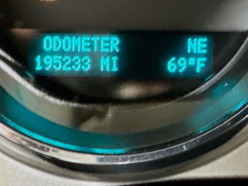 Used 2009 GMC Sierra 2500 SLE w/ Convenience Package RWD image 15