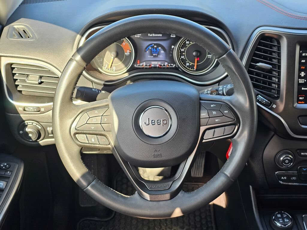 Used 2020 Jeep Cherokee Trailhawk AWD/4WD image 20