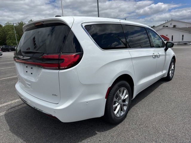 New 2025 Chrysler Pacifica Select image 3
