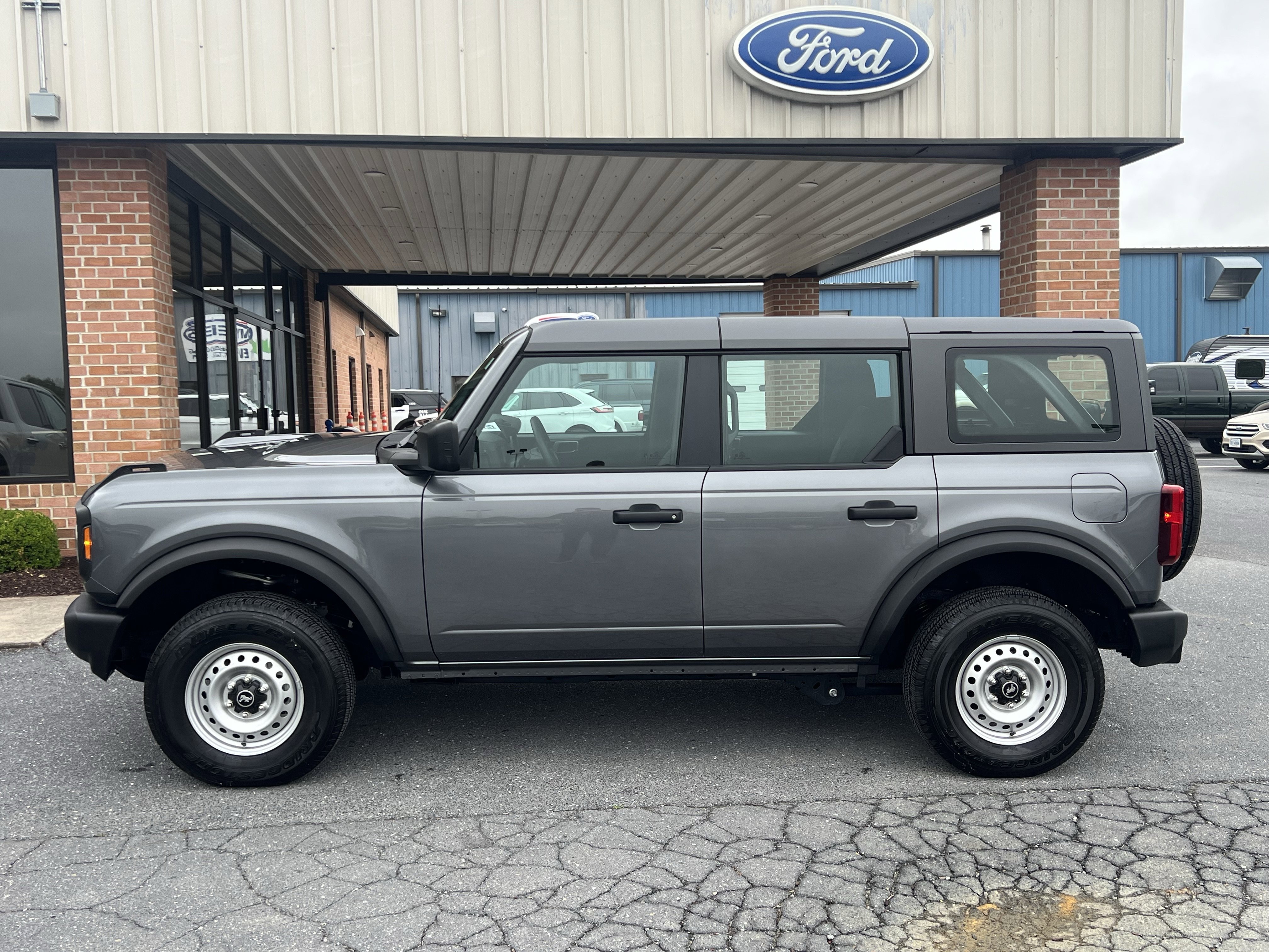 Used 2025 Ford Bronco 4-Door AWD/4WD image 1