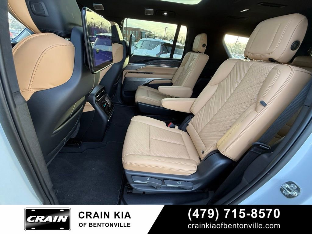 Used 2026 Cadillac Escalade IQL Luxury image 25