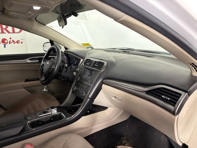 Used 2017 Ford Fusion SE FWD image 17