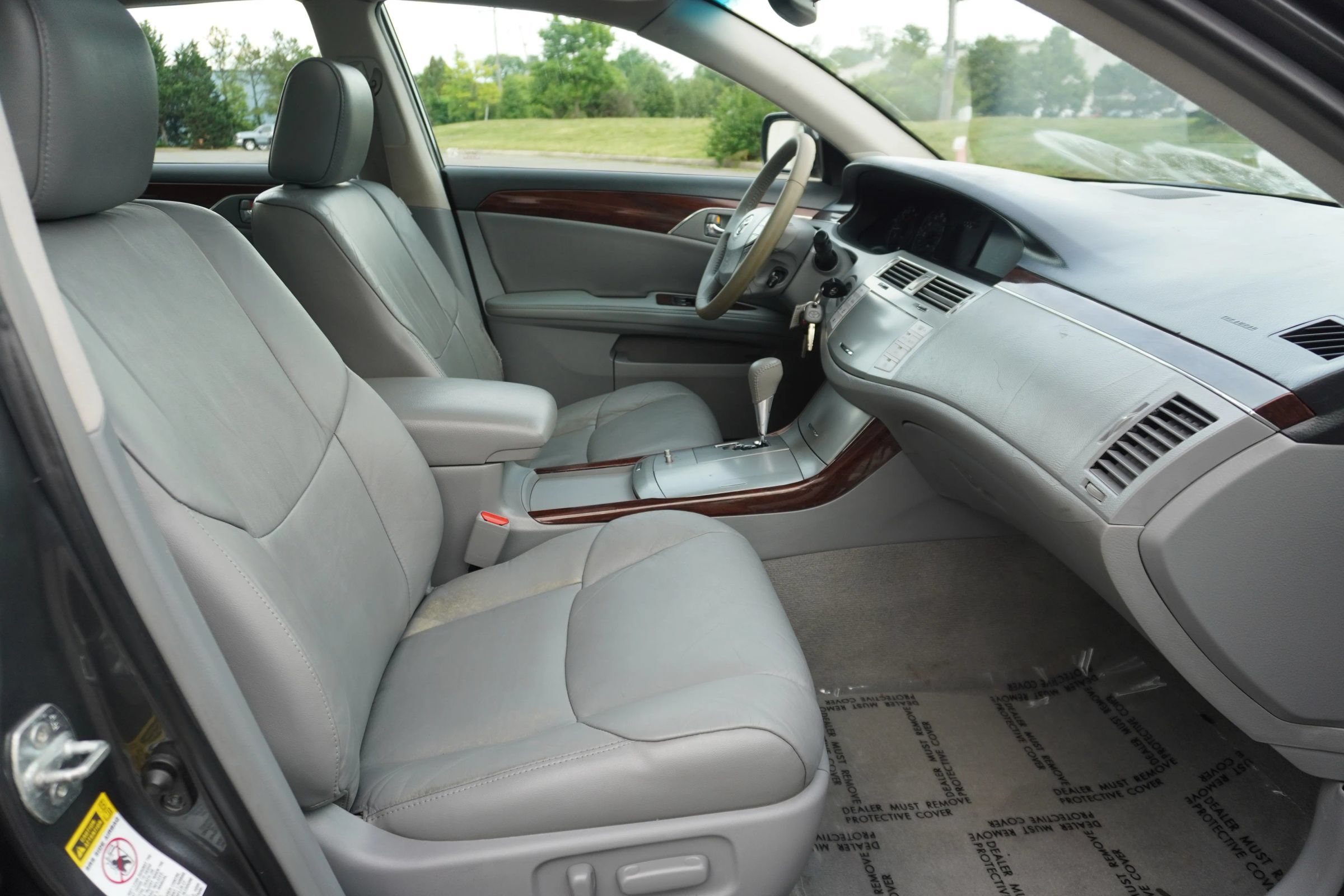 Used 2010 Toyota Avalon XLS FWD image 10