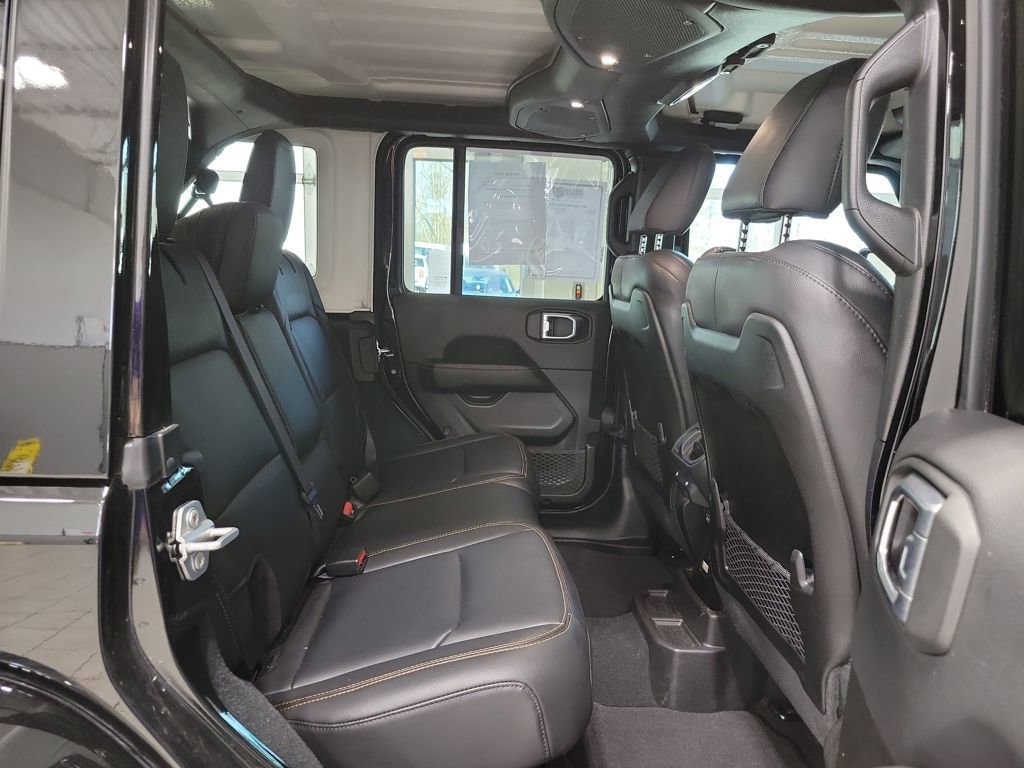 Used 2024 Jeep Wrangler Sahara image 5