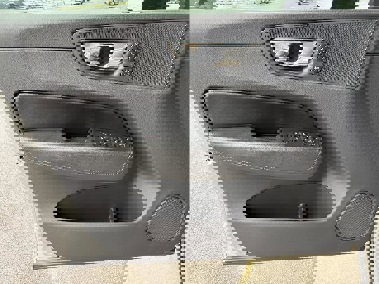 Used 2024 Volvo XC60 B5 Core image 11