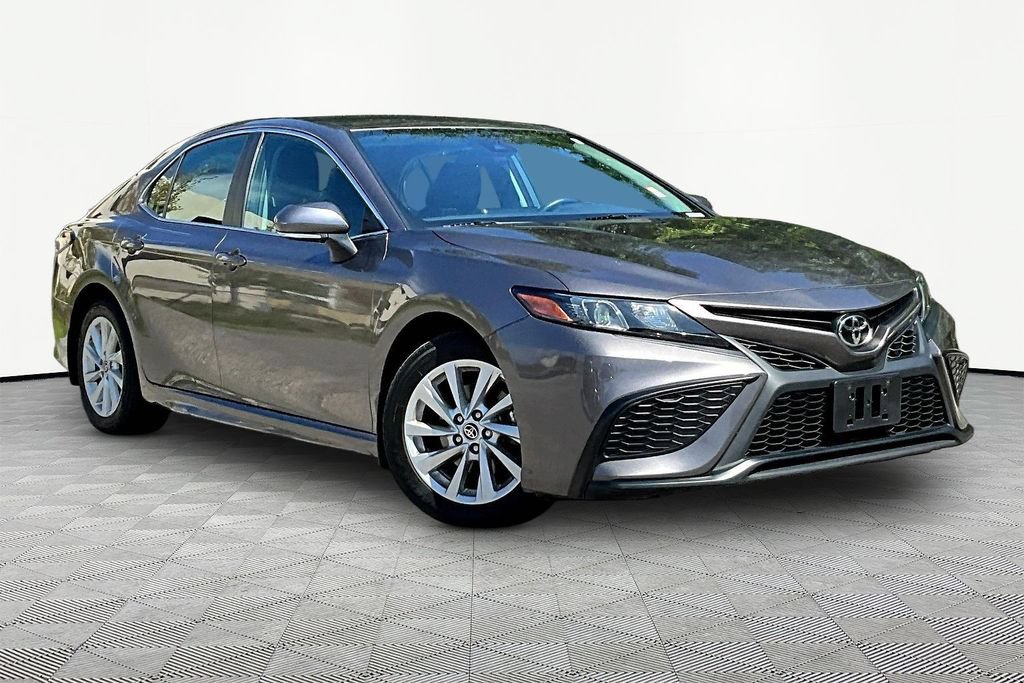 Used 2024 Toyota Camry SE FWD image 3
