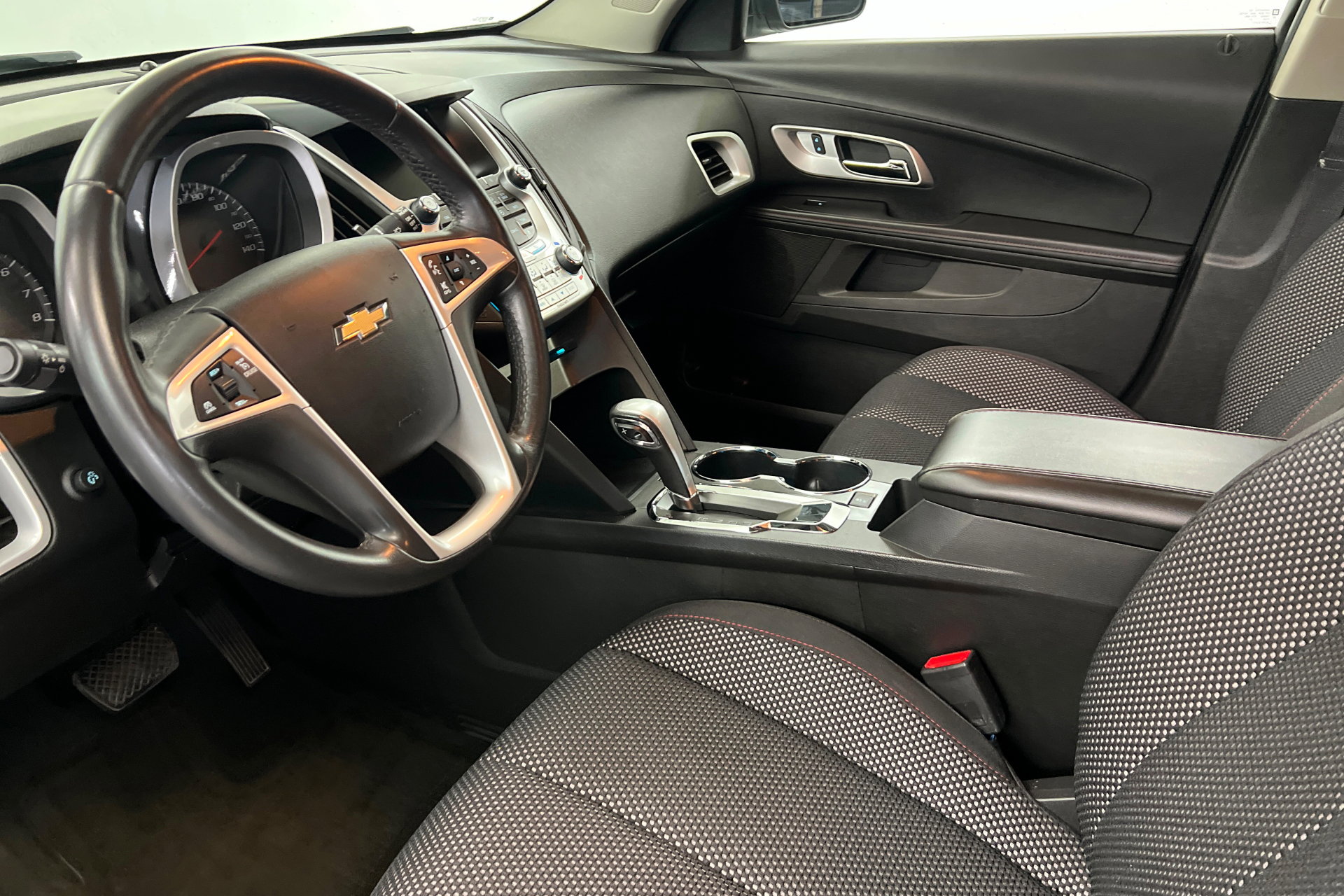 Used 2015 Chevrolet Equinox LT w/ Driver Convenience Package FWD image 16