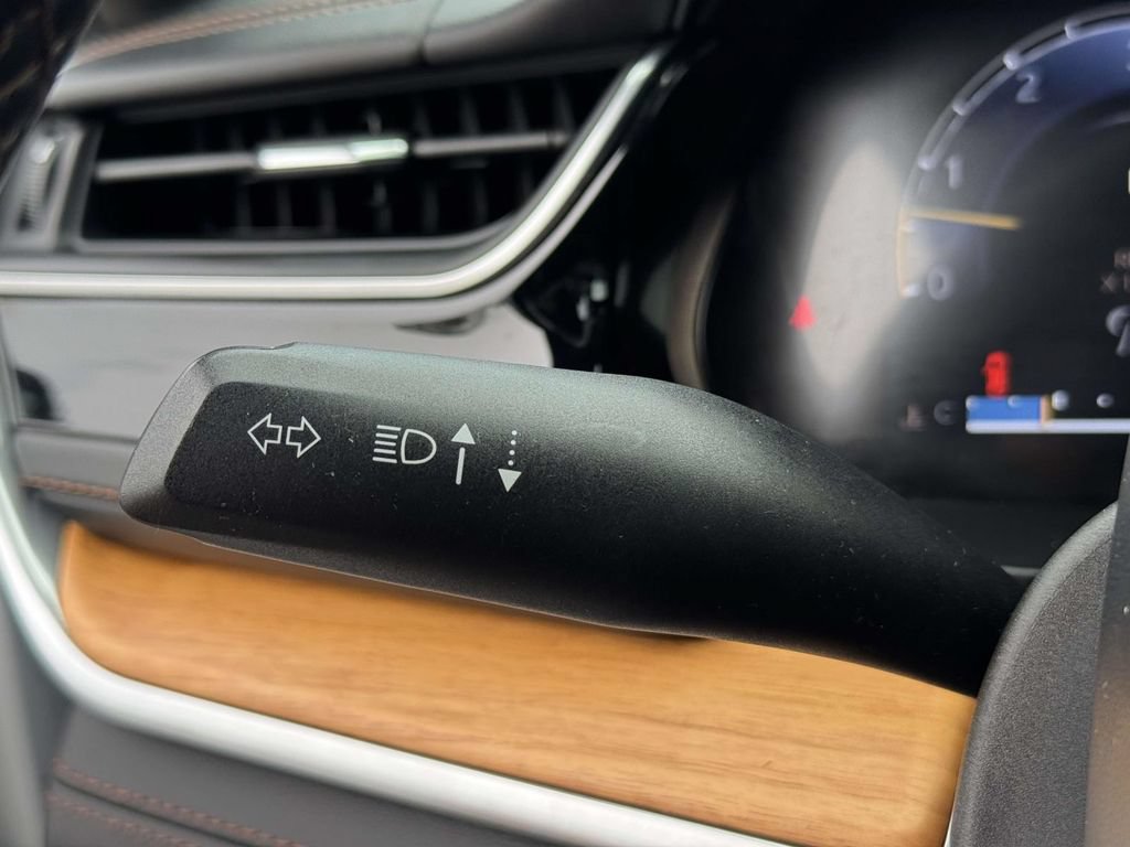 Used 2022 Jeep Grand Cherokee Summit AWD/4WD image 25