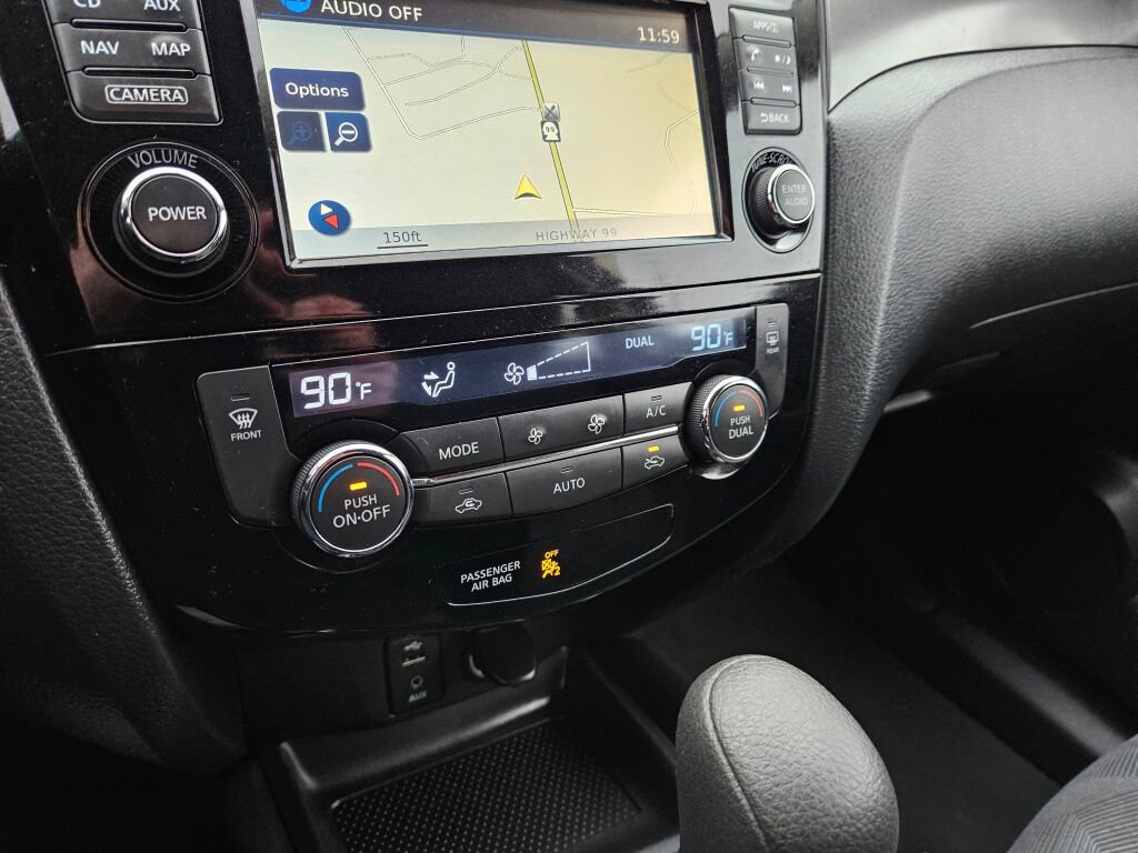 Used 2016 Nissan Rogue SV w/ SV Premium Package image 12