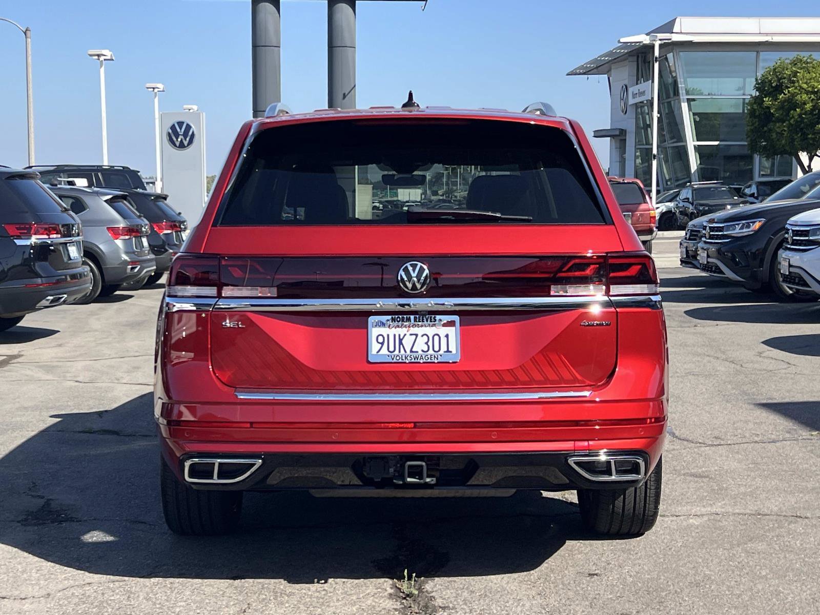 Certified 2025 Volkswagen Atlas SEL Premium R-Line AWD/4WD image 28
