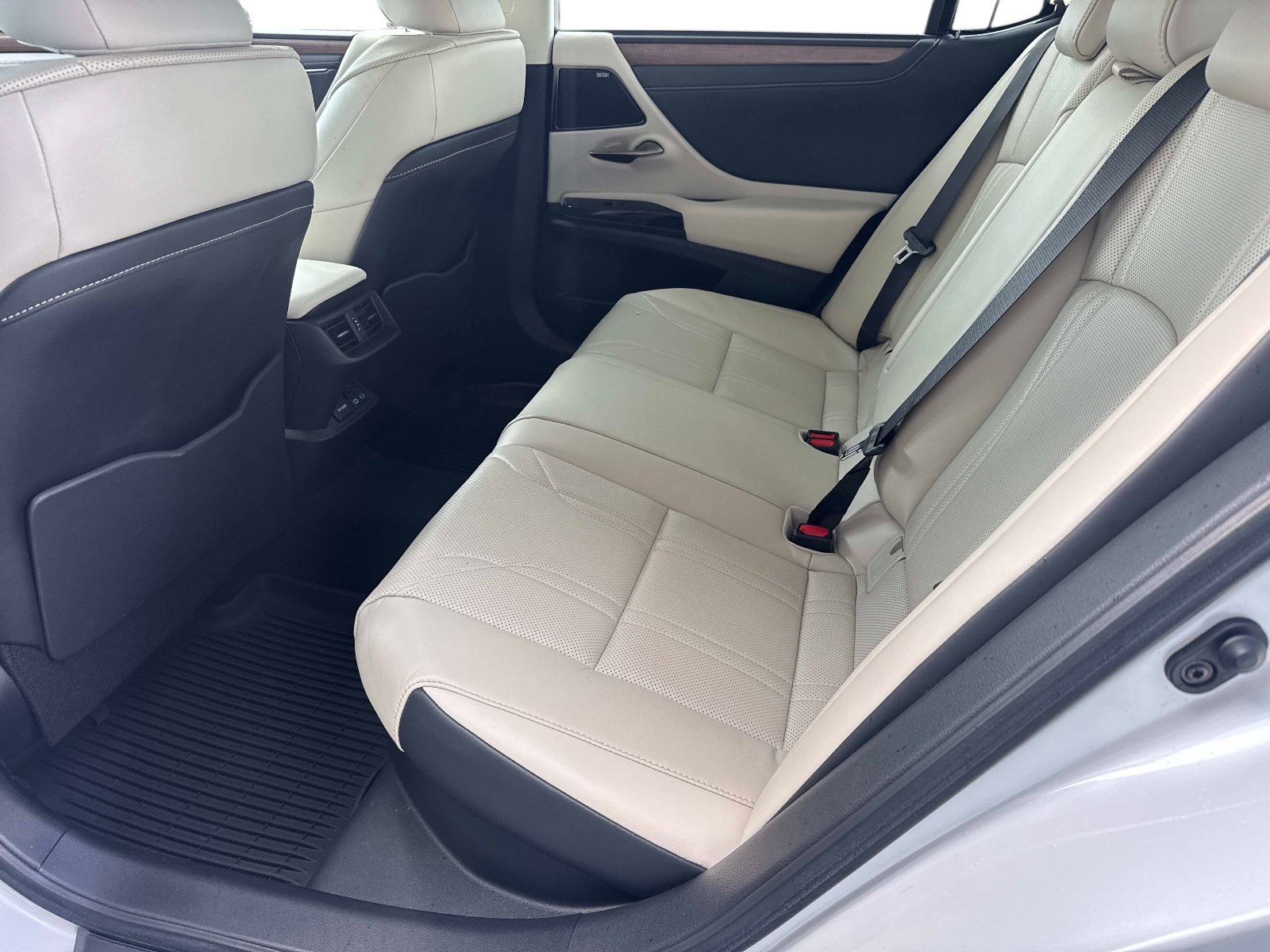 Certified 2023 Lexus ES 300h Ultra Luxury w/ Accessory Package (Z2) FWD image 13