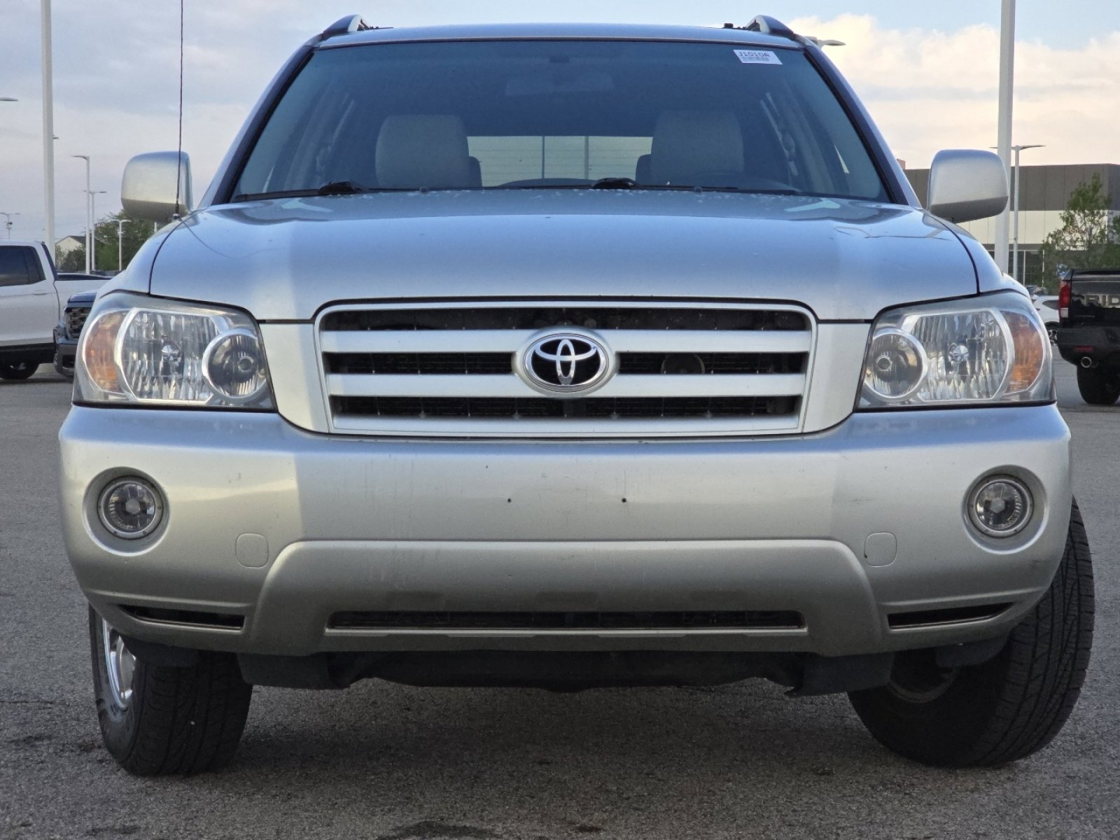 Used 2005 Toyota Highlander 2WD V6 w/ 3rd Row image 8