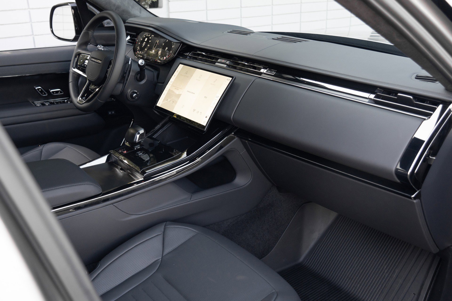 Used 2024 Land Rover Range Rover Sport image 5