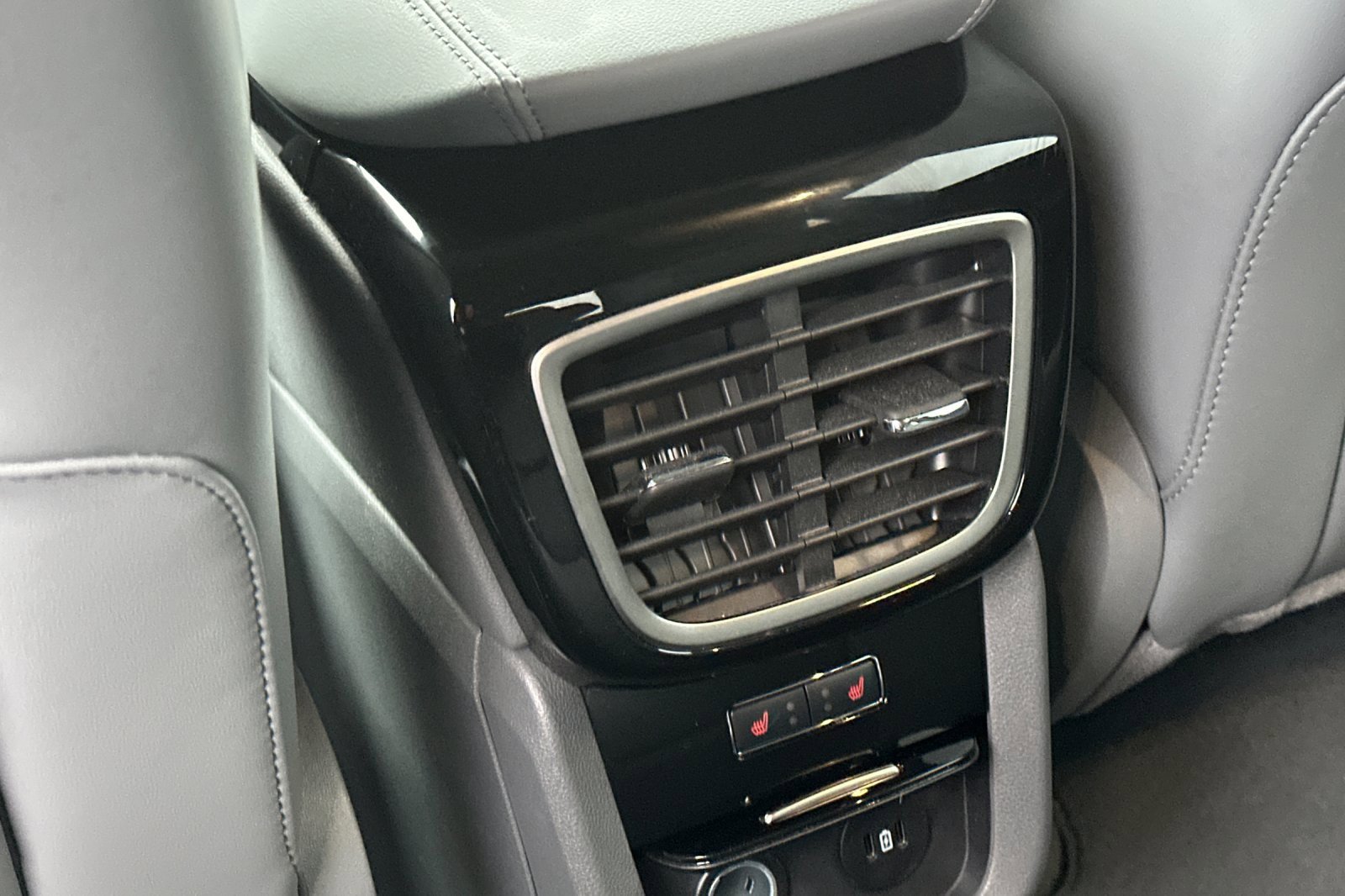 Used 2023 Lincoln Nautilus Reserve w/ Equipment Group 201A image 13