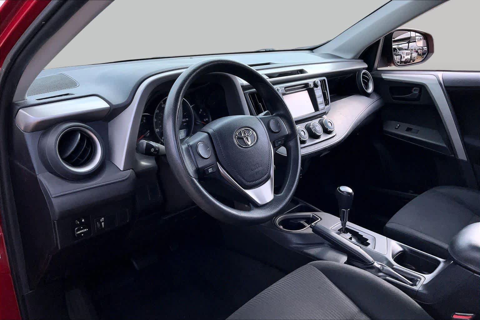 Used 2016 Toyota RAV4 LE FWD image 17