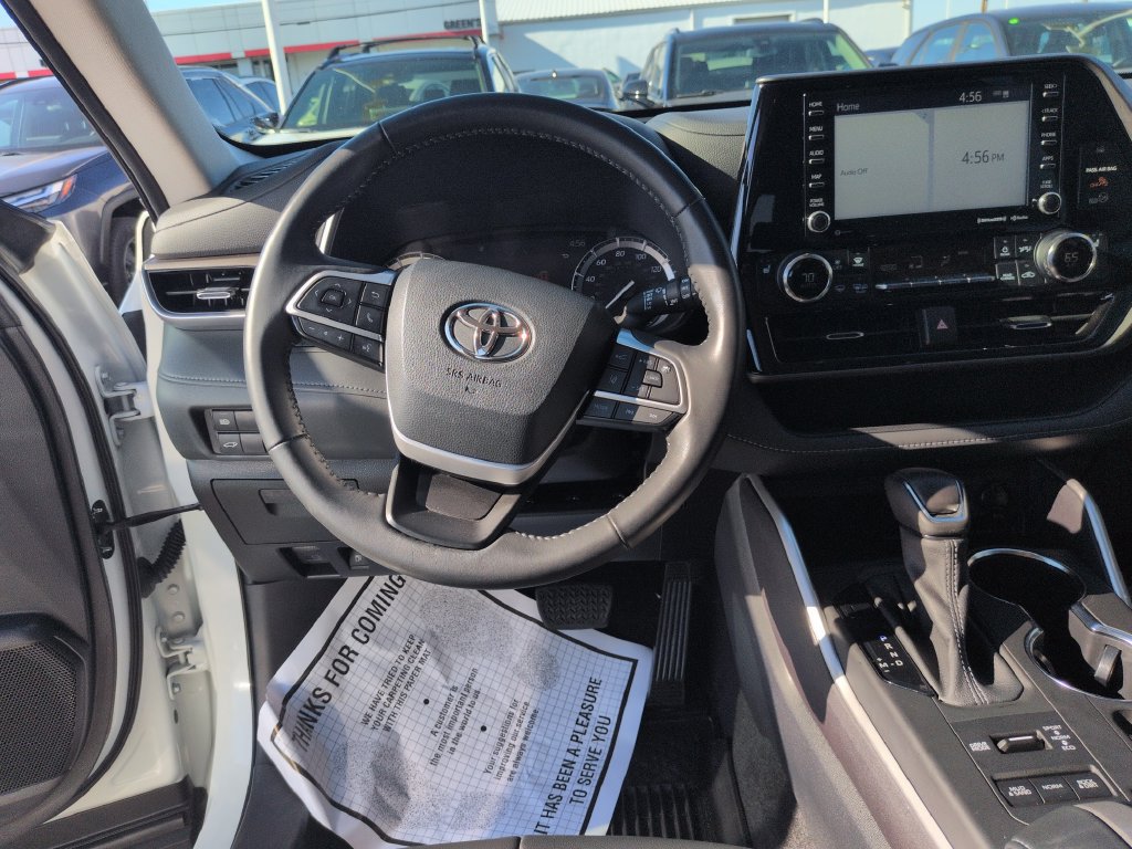 Certified 2022 Toyota Highlander XLE AWD/4WD image 13