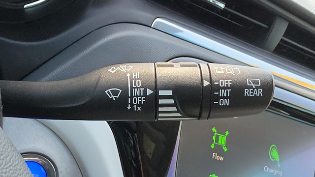 Used 2020 Chevrolet Bolt Premier w/ Infotainment Package FWD image 18