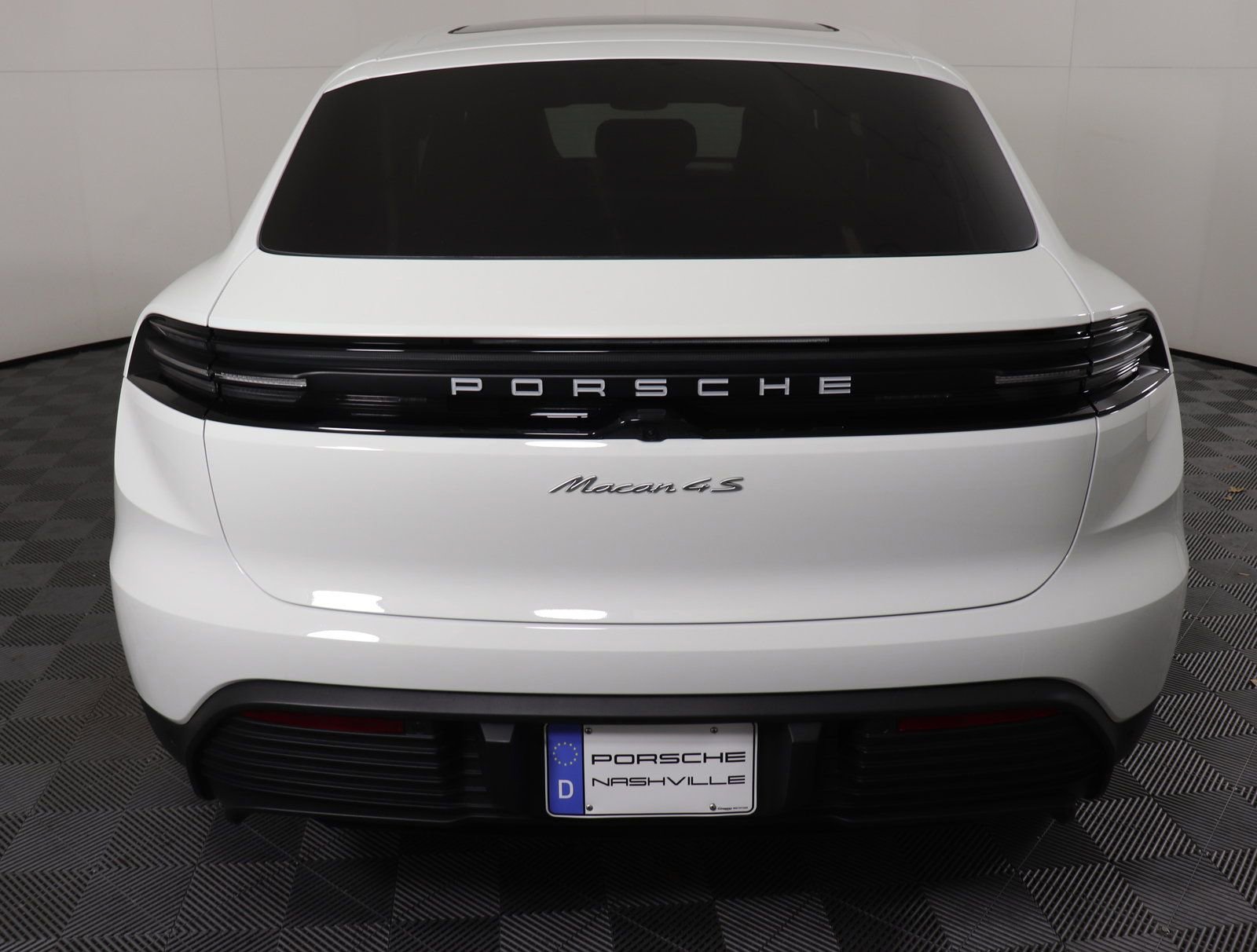 Certified 2025 Porsche Macan 4S Electric image 11