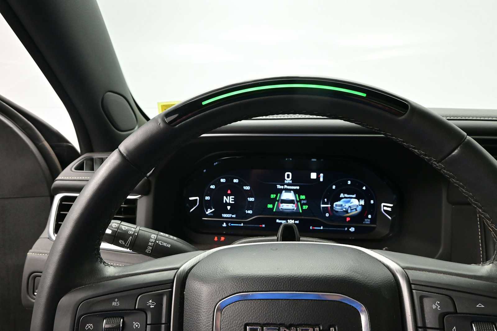 Used 2024 GMC Yukon Denali Ultimate AWD/4WD image 5