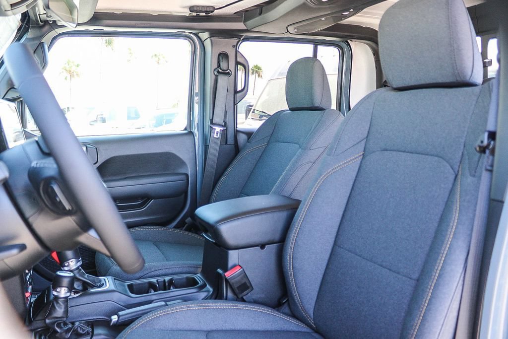 New 2026 Jeep Gladiator Sport AWD/4WD image 18