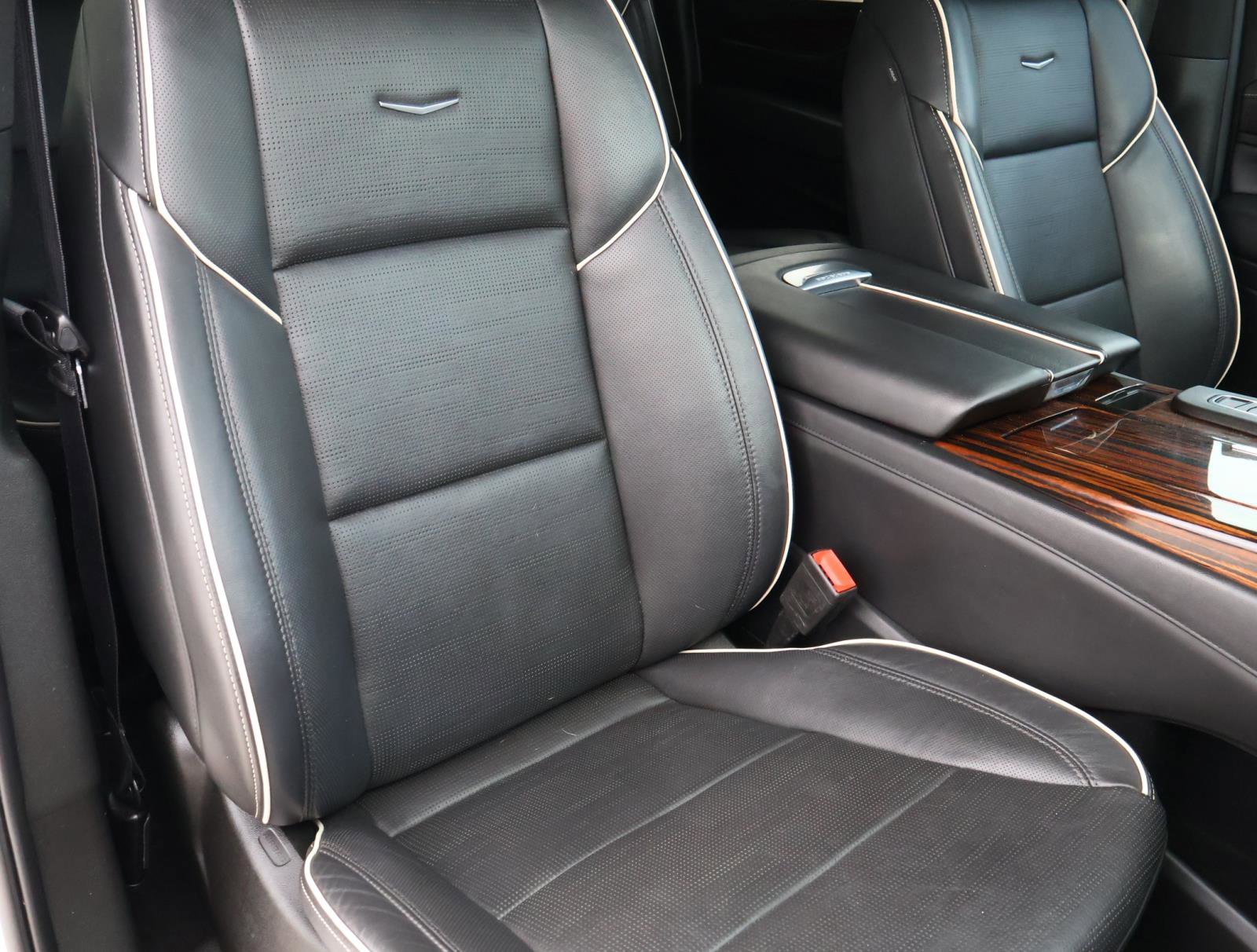 Used 2022 Cadillac Escalade ESV Premium Luxury AWD/4WD image 23