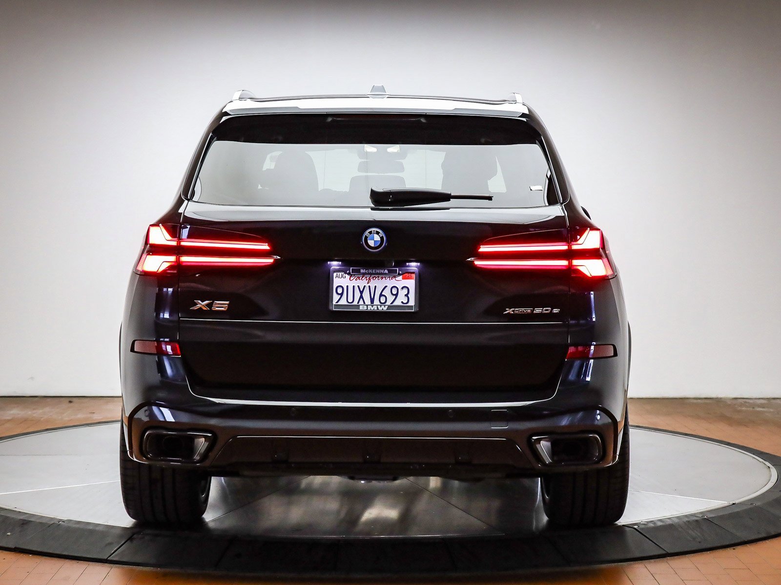 Used 2026 BMW X5 xDrive50e w/ M Sport Package image 8