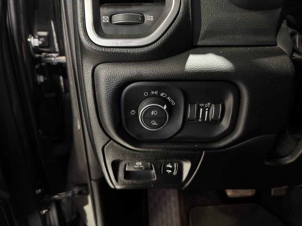 Used 2025 RAM 1500 Big Horn AWD/4WD image 35
