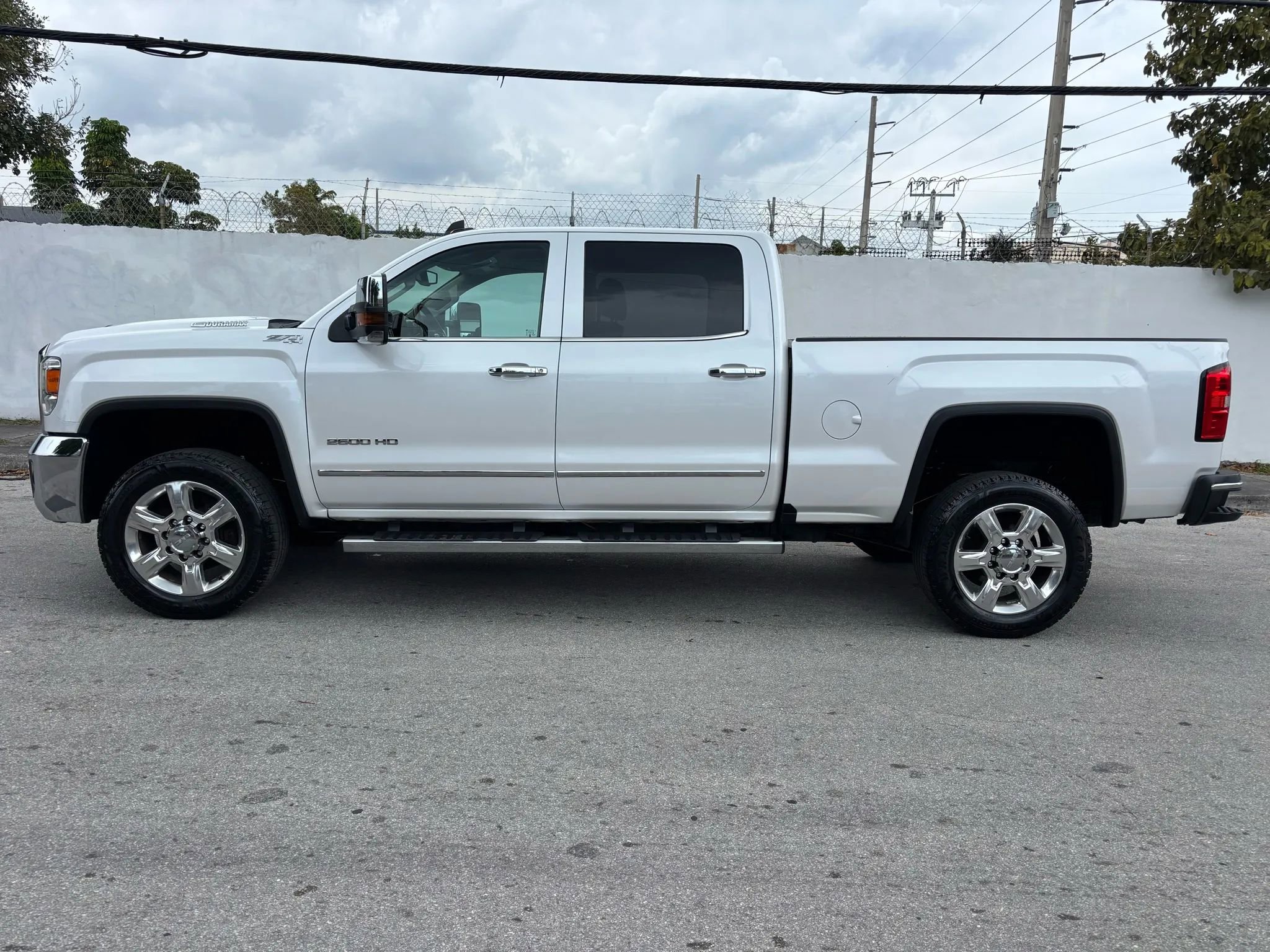 Used 2019 GMC Sierra 2500 SLT w/ Duramax Plus Package image 2