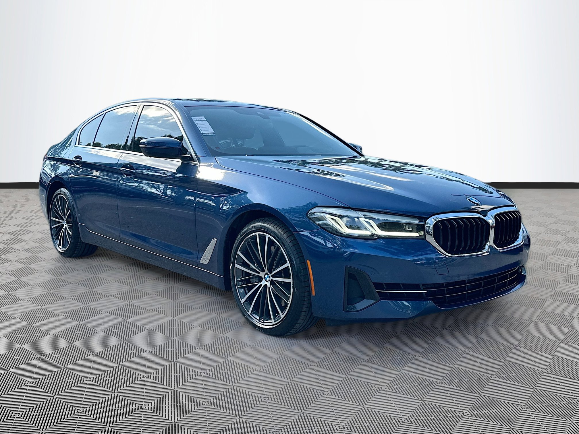 Used 2023 BMW 540i w/ Premium Package image 1