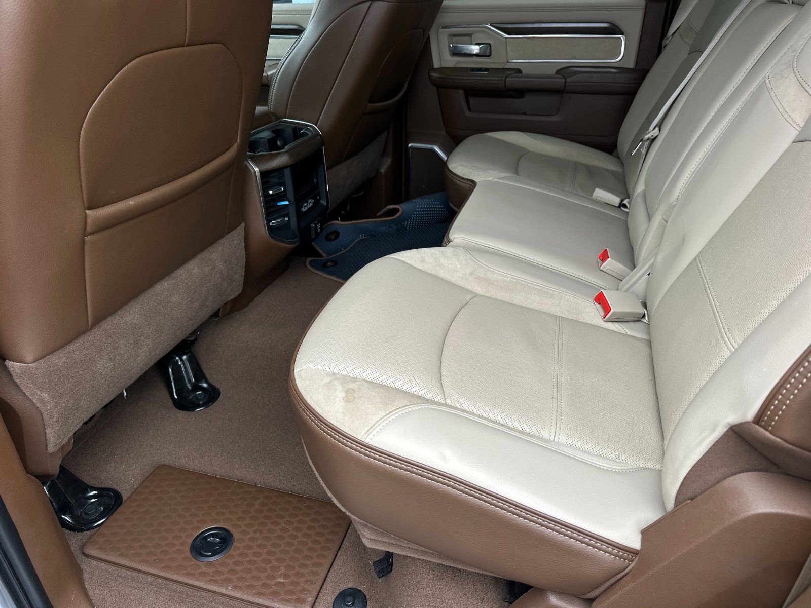 Used 2022 RAM 3500 Laramie image 11