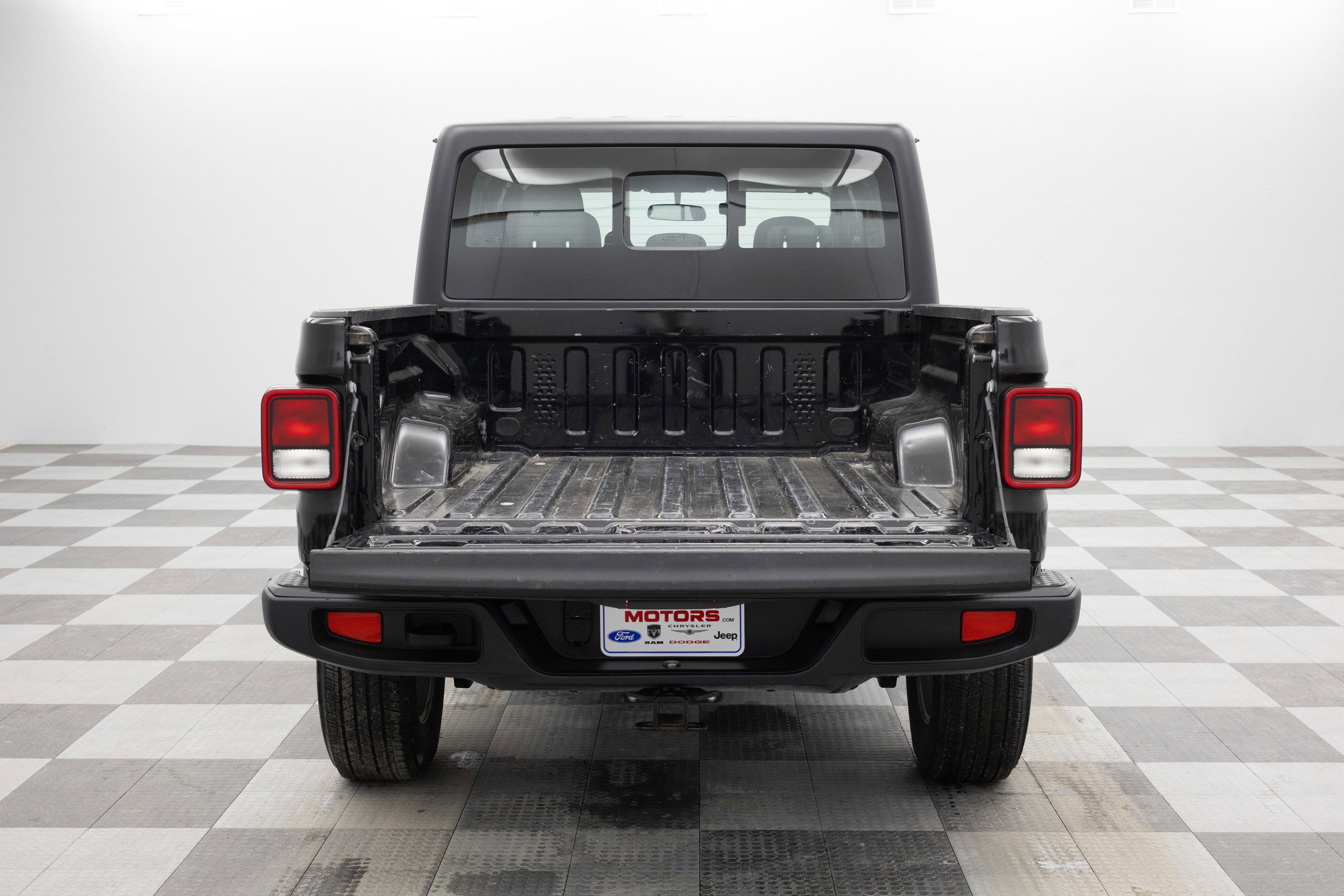 Used 2024 Jeep Gladiator Sport image 9