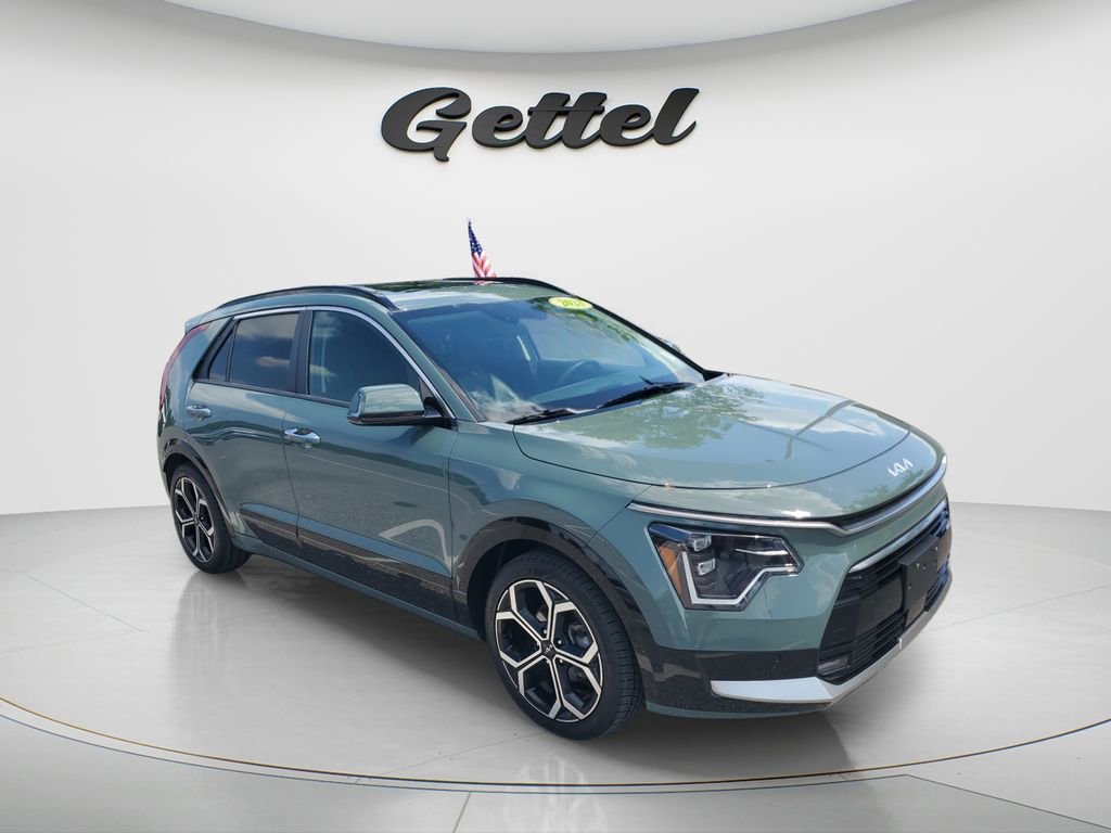 Used 2023 Kia Niro SX Touring image 3