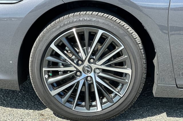 Used 2025 Lexus ES 300h w/ Premium Package FWD image 32