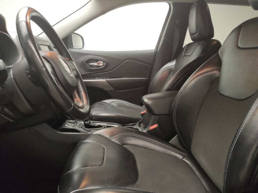 Used 2019 Jeep Cherokee Latitude Plus w/ Cold Weather Group image 17