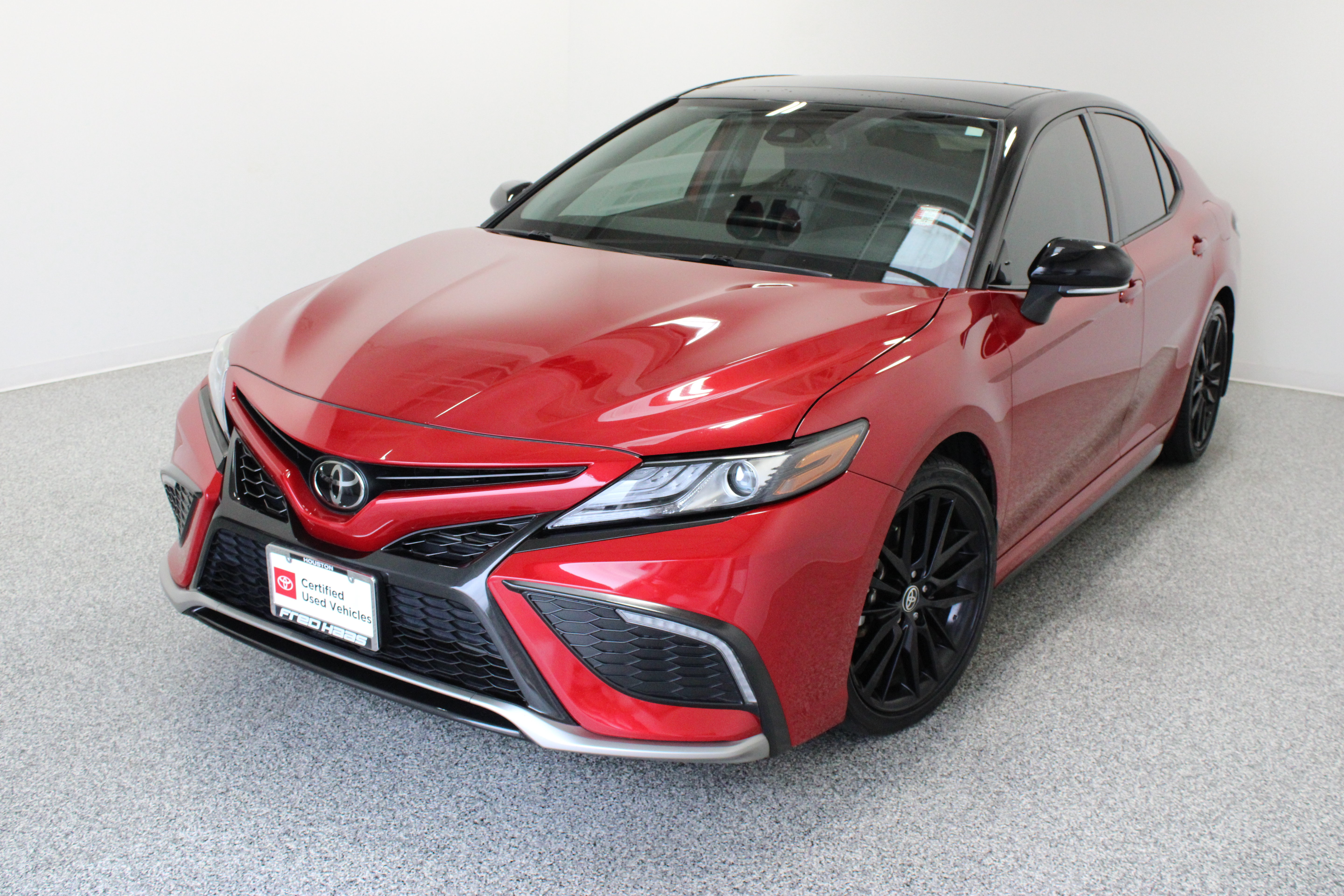Used 2024 Toyota Camry XSE FWD image 2
