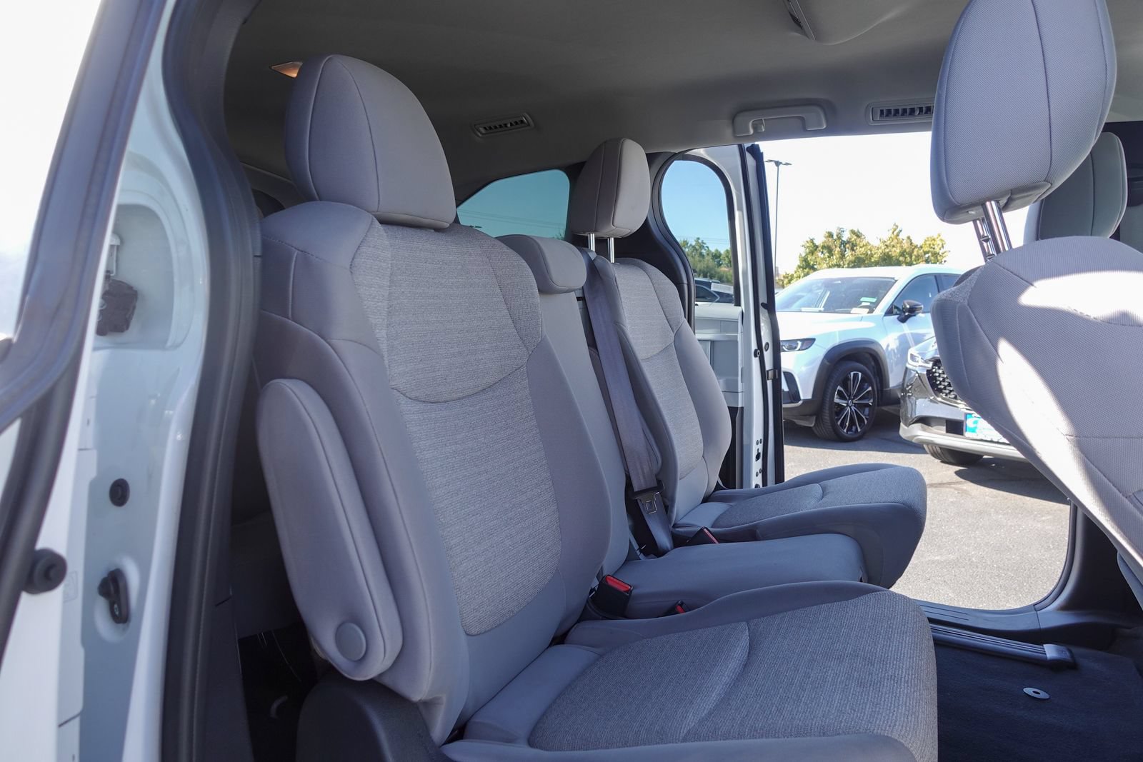 Used 2025 Toyota Sienna LE FWD image 14