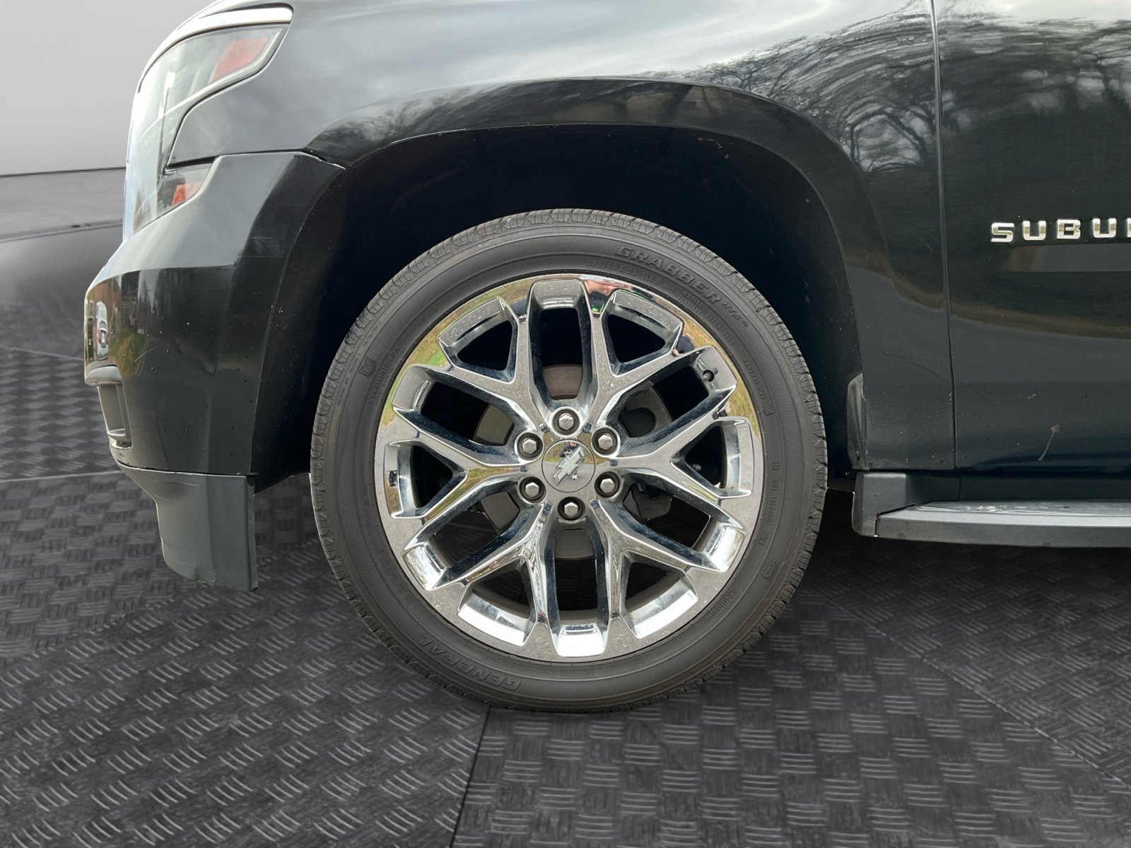 Used 2018 Chevrolet Suburban LT image 14