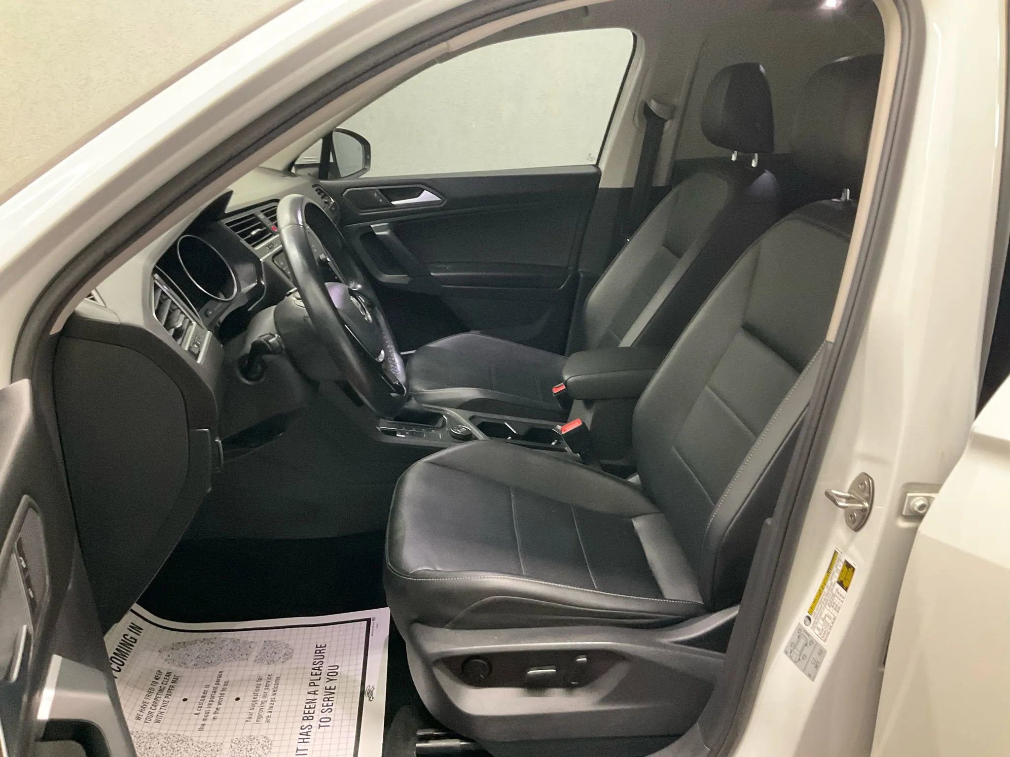 Used 2019 Volkswagen Tiguan SE w/ Panoramic Sunroof Package image 12
