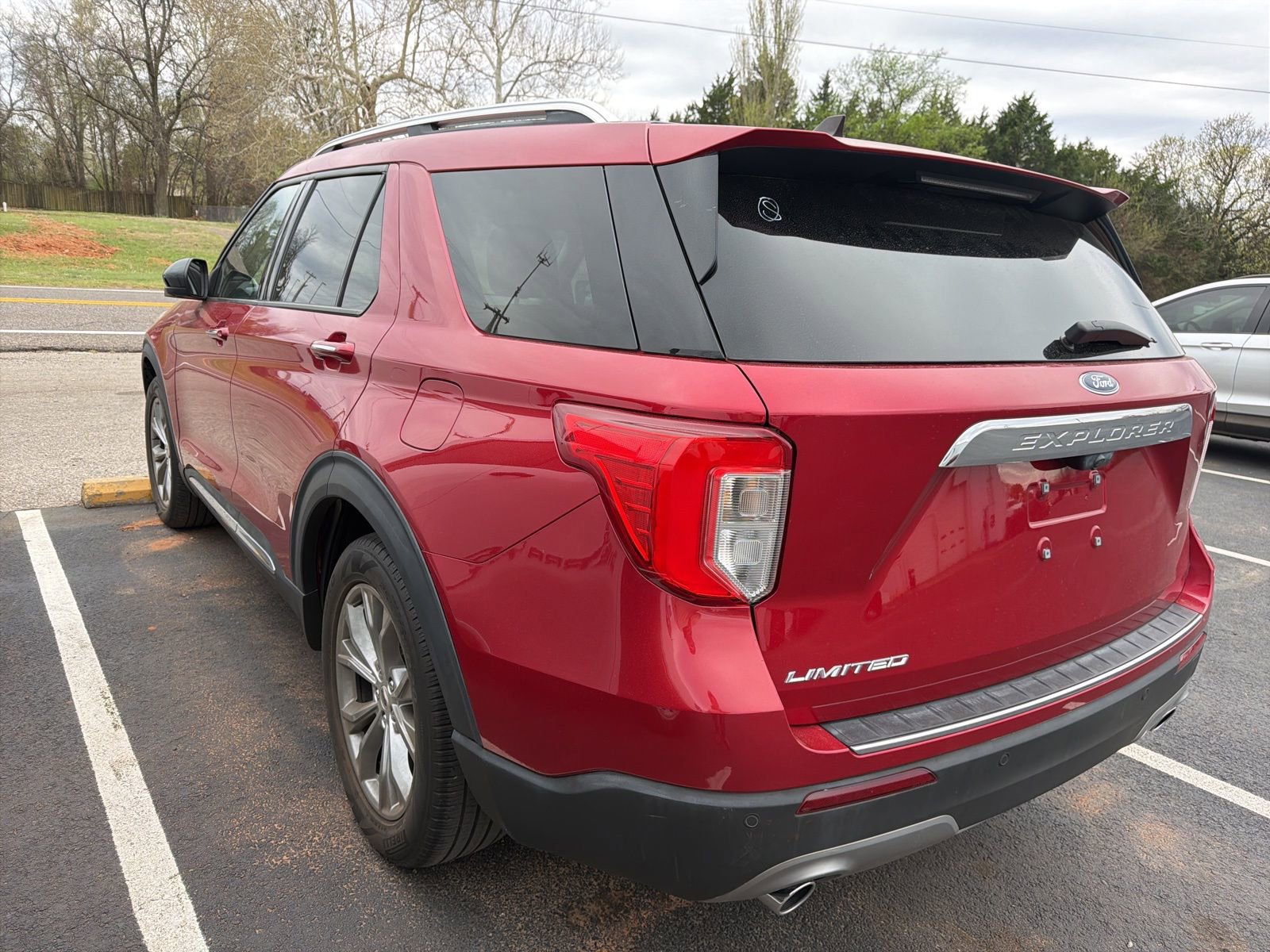 Used 2022 Ford Explorer Limited image 3