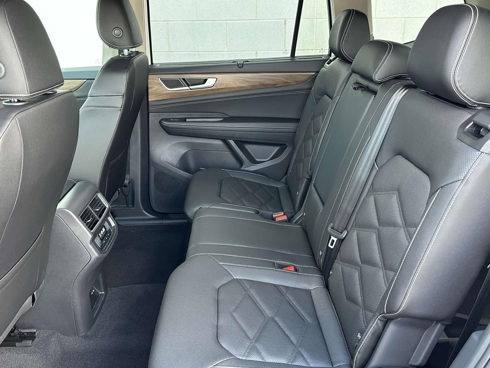 New 2026 Volkswagen Atlas SE image 12