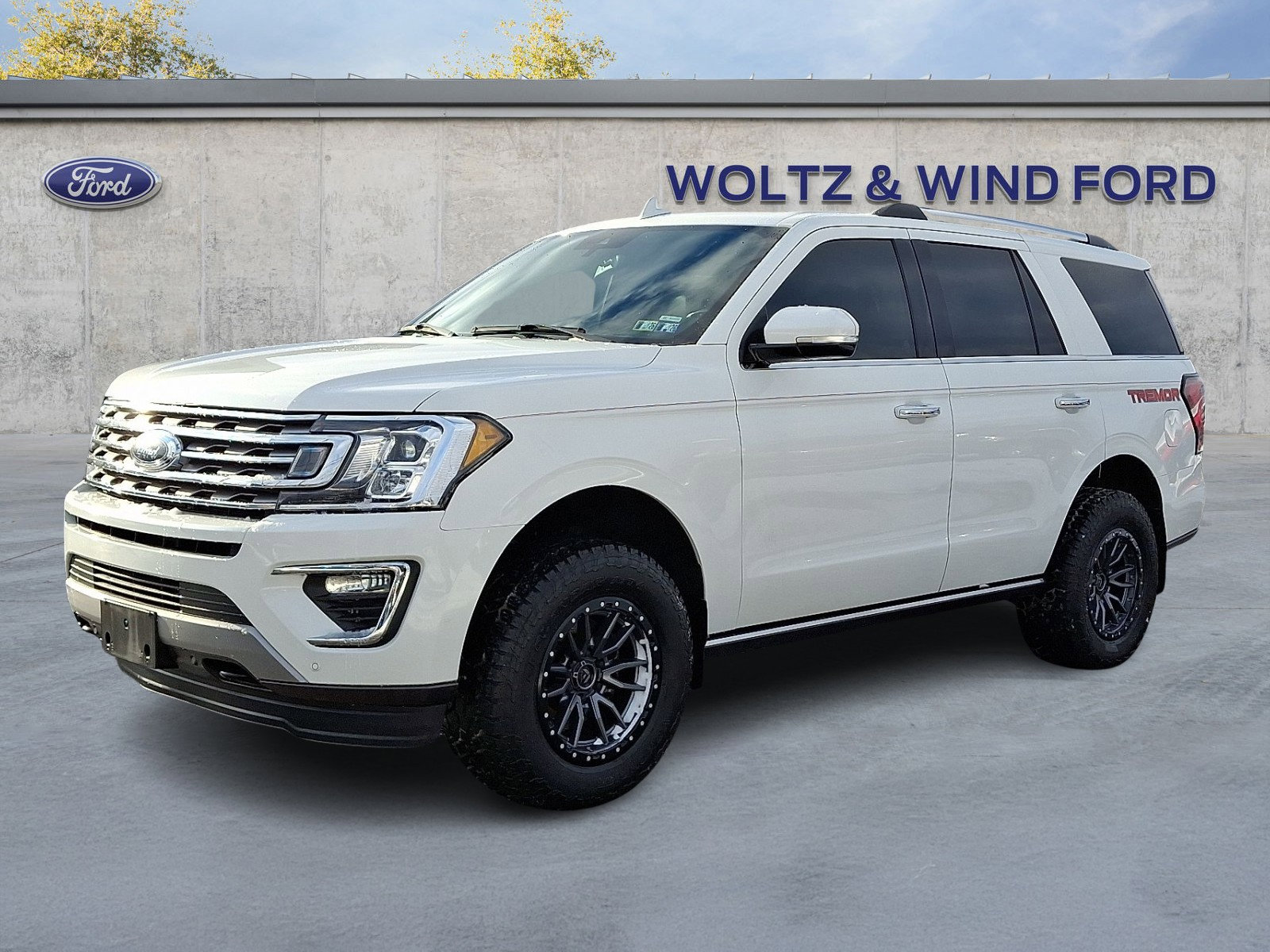 Used 2021 Ford Expedition Limited image 3