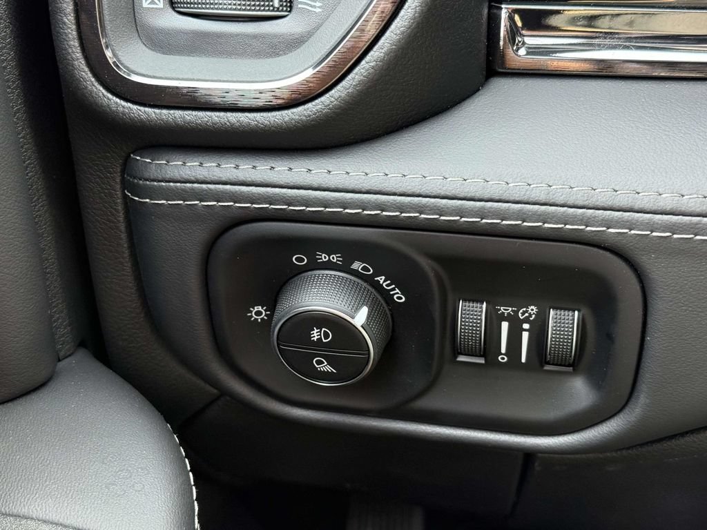 New 2026 RAM 3500 Limited AWD/4WD image 33
