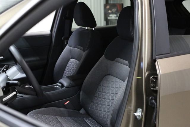 New 2026 Nissan Kicks SV w/ SV Premium Package image 9