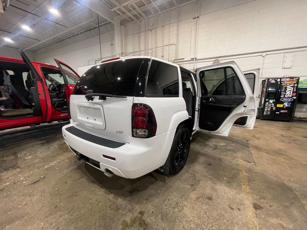 Used 2008 Chevrolet TrailBlazer SS w/ Sun And Sound Package image 10