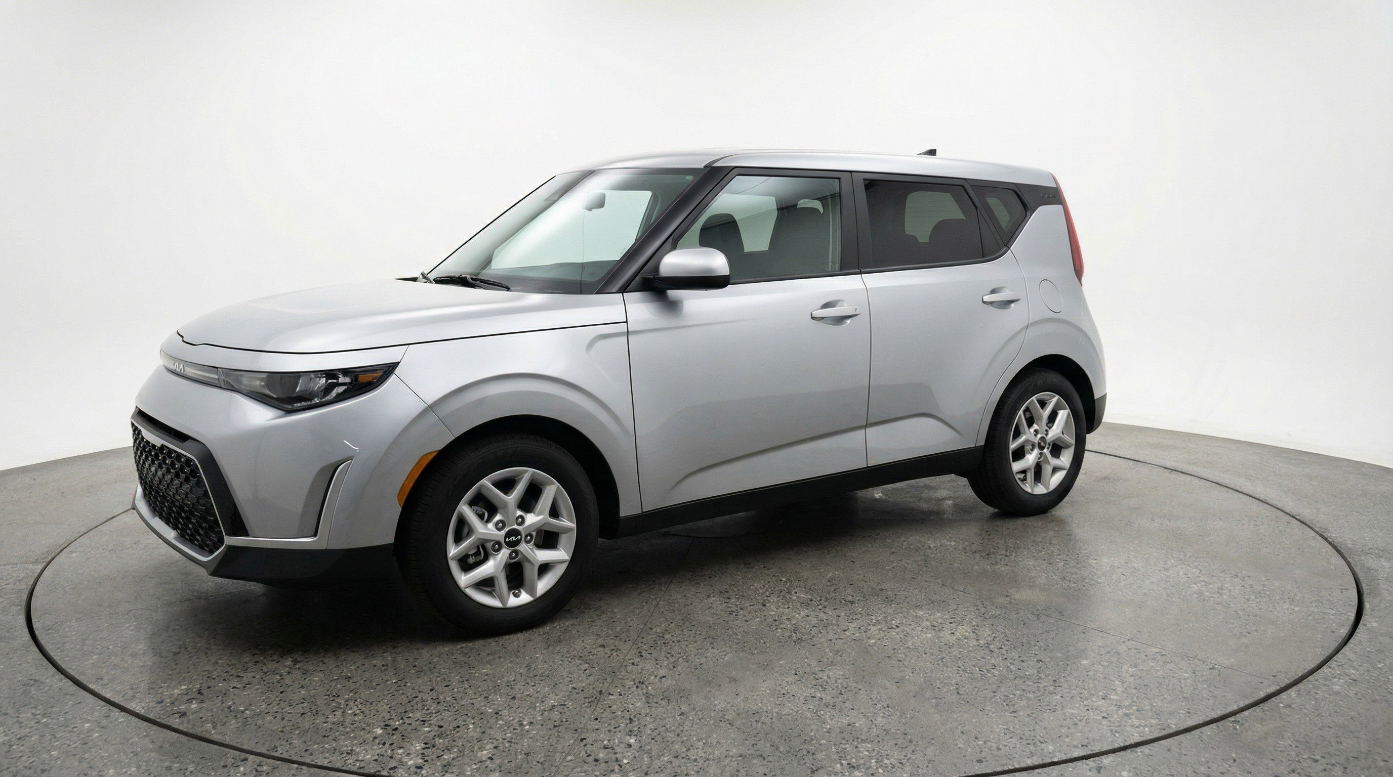 Used 2025 Kia Soul LX w/ LX Technology Package image 3